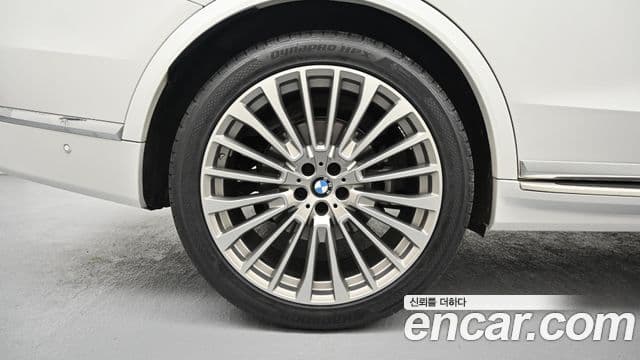 BMW X7 2023 — Photo 19/20