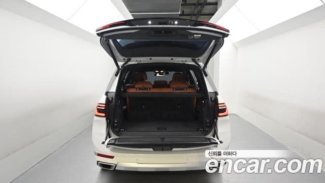 BMW X7 2023 — Photo 10/20