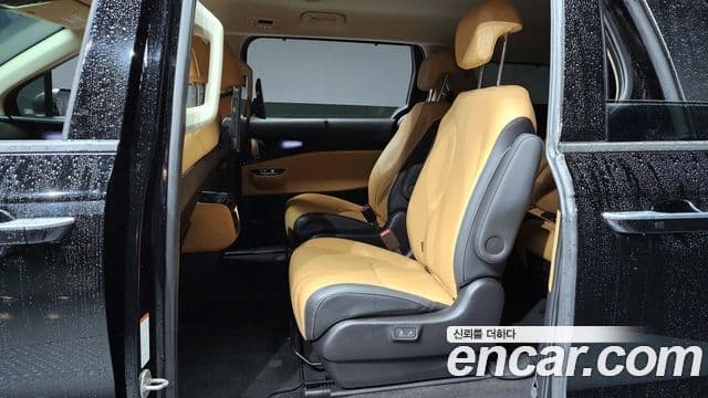 Kia Carnival 2021 — Фото 12/20