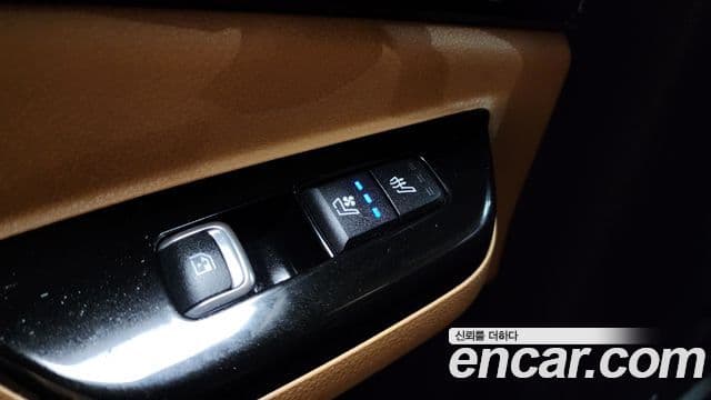 Kia Carnival 2021 — Фото 18/20