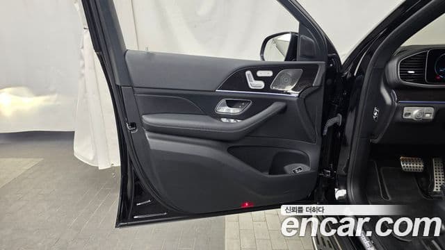 Mercedes-Benz GLE-Class 2022 — Photo 20/34