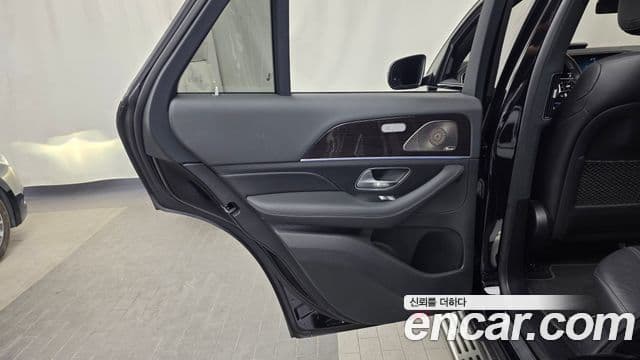 Mercedes-Benz GLE-Class 2022 — Photo 30/34