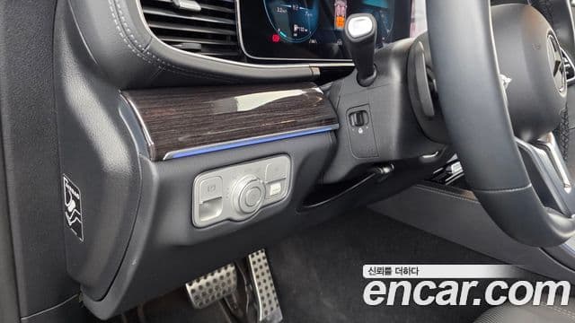 Mercedes-Benz GLE-Class 2022 — Photo 5/34