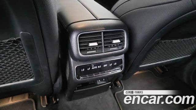 Mercedes-Benz GLE-Class 2022 — Photo 9/34