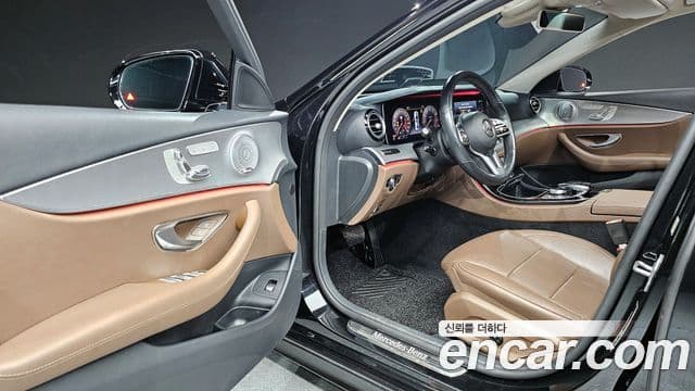 Mercedes-Benz E-Class 2020 — Фото 10/20