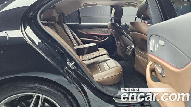 Mercedes-Benz E-Class 2020 — Фото 11/20