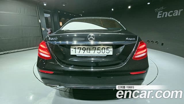 Mercedes-Benz E-Class 2020 — Фото 18/20