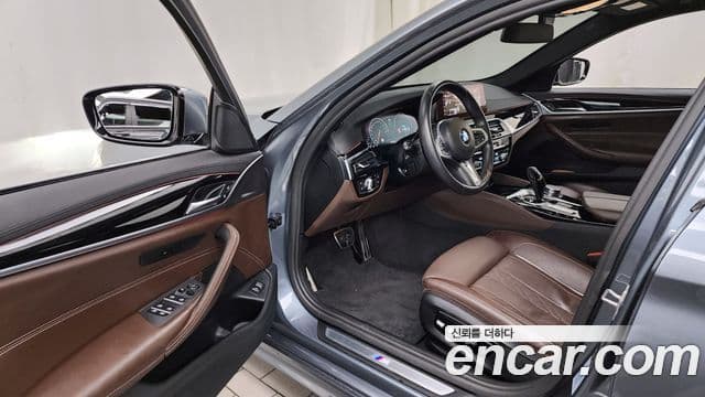 BMW 5 Series 2019 — Фото 10/20