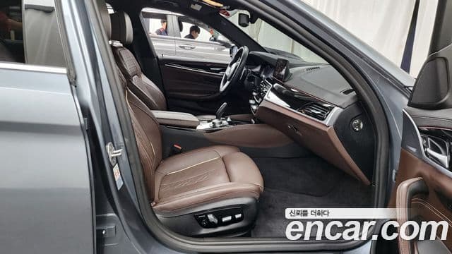 BMW 5 Series 2019 — Фото 11/20