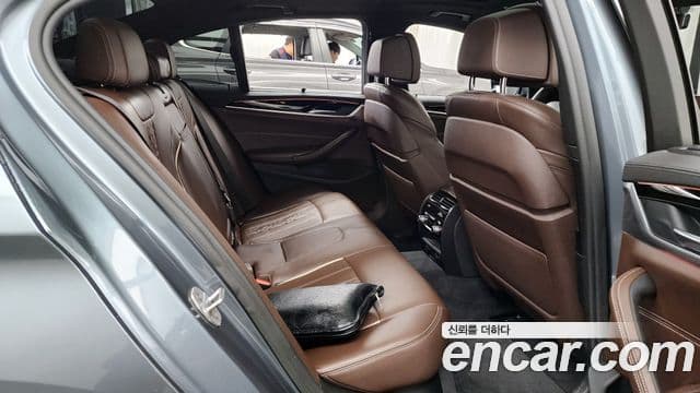 BMW 5 Series 2019 — Фото 12/20