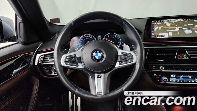 BMW 5 Series 2019 — Фото 13/20
