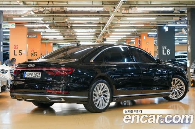Audi A8 2021 — Şəkil 10/20