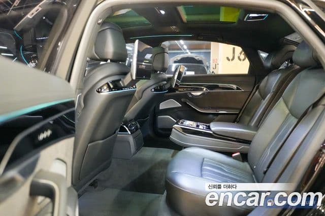Audi A8 2021 — Şəkil 17/20