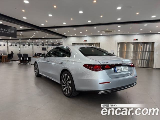 Mercedes-Benz E-Class 2024 — ფოტო 2/20