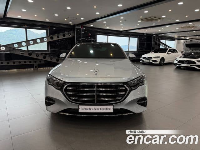 Mercedes-Benz E-Class 2024 — ფოტო 5/20