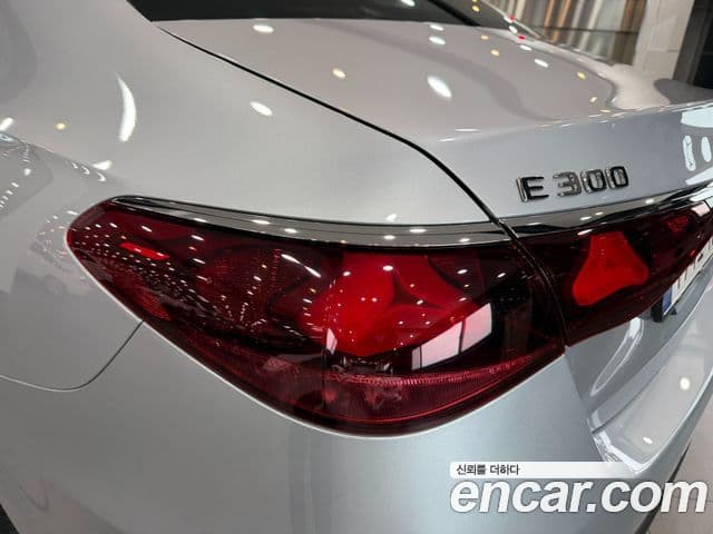 Mercedes-Benz E-Class 2024 — ფოტო 13/20