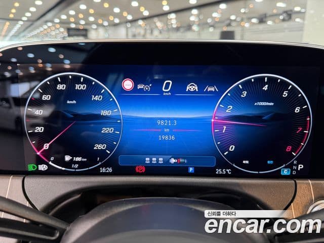 Mercedes-Benz E-Class 2024 — ფოტო 16/20