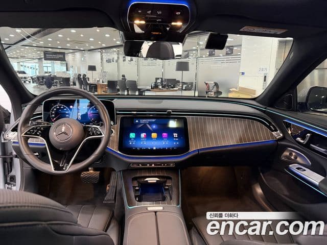 Mercedes-Benz E-Class 2024 — ფოტო 17/20
