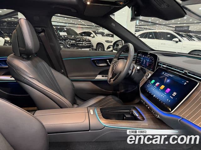 Mercedes-Benz E-Class 2024 — ფოტო 18/20