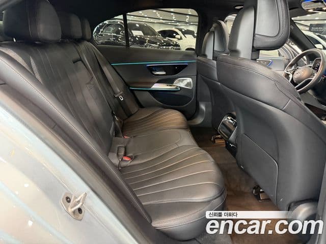 Mercedes-Benz E-Class 2024 — ფოტო 20/20