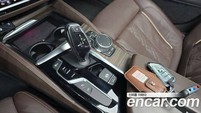 BMW 5 Series 2018 — Şəkil 9/20