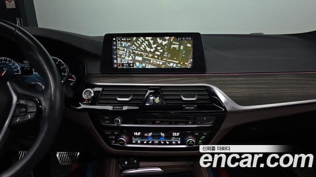 BMW 5 Series 2018 — Şəkil 13/20