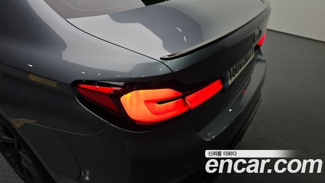 BMW 5 Series 2018 — ფოტო 7/32