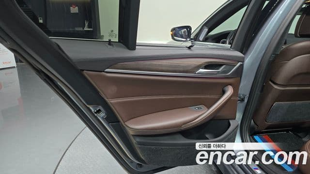 BMW 5 Series 2018 — ფოტო 5/32