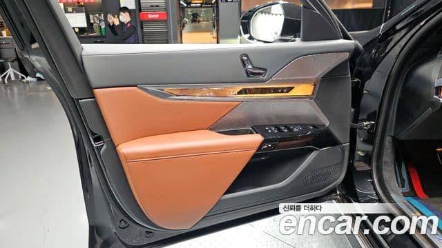 BMW 7 Series 2023 — Photo 30/33