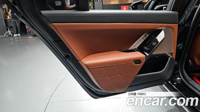 BMW 7 Series 2023 — Photo 19/33