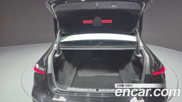 BMW 7 Series 2023 — Photo 28/33