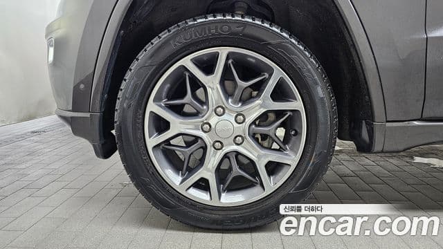 Jeep Grand Cherokee 2019 — ფოტო 5/20