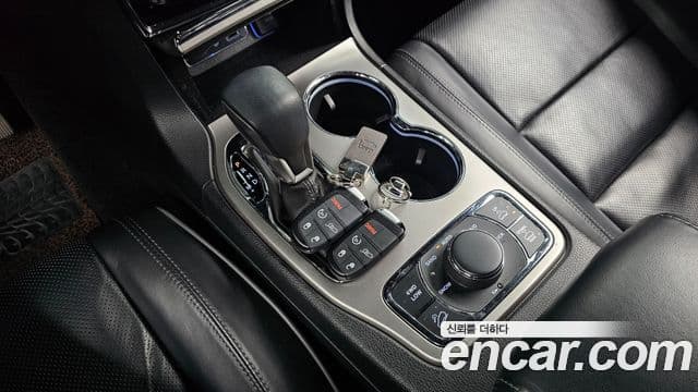 Jeep Grand Cherokee 2019 — ფოტო 9/20