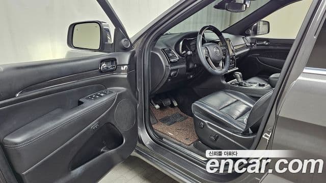 Jeep Grand Cherokee 2019 — ფოტო 10/20