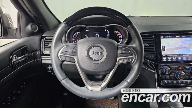 Jeep Grand Cherokee 2019 — ფოტო 13/20