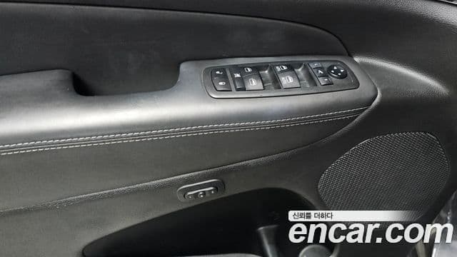 Jeep Grand Cherokee 2019 — ფოტო 19/20