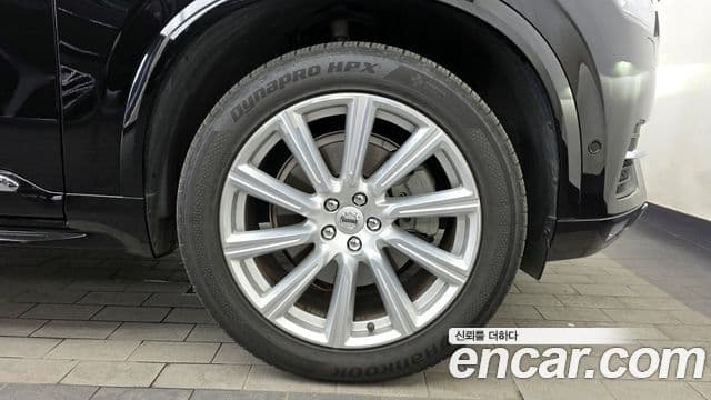Volvo XC90 2019 — Photo 4/37