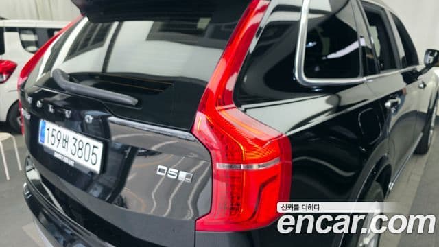Volvo XC90 2019 — Photo 21/37