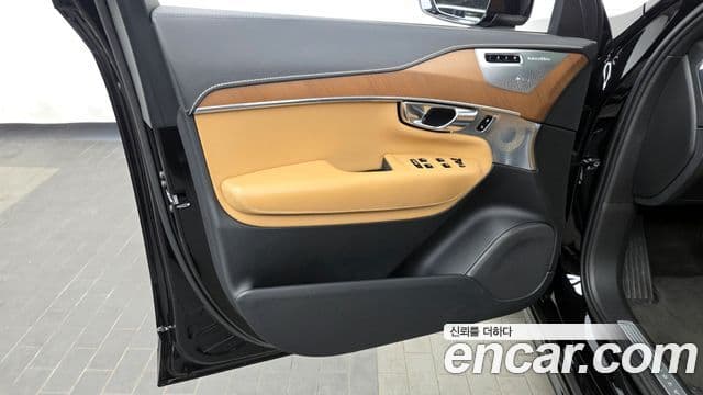 Volvo XC90 2019 — Photo 12/37
