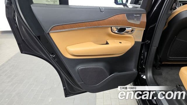 Volvo XC90 2019 — Photo 33/37