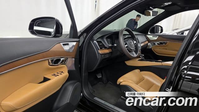 Volvo XC90 2019 — Photo 36/37