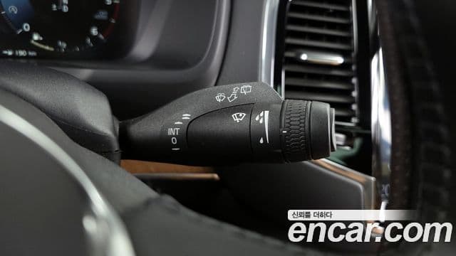 Volvo XC90 2019 — Photo 13/37