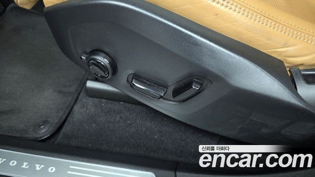 Volvo XC90 2019 — Photo 34/37