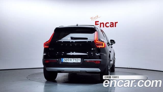 Volvo XC40 2020 — ფოტო 4/20