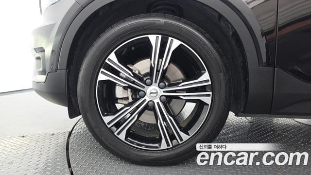 Volvo XC40 2020 — ფოტო 5/20
