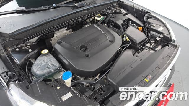 Volvo XC40 2020 — ფოტო 6/20