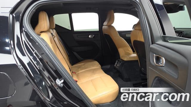 Volvo XC40 2020 — ფოტო 11/20