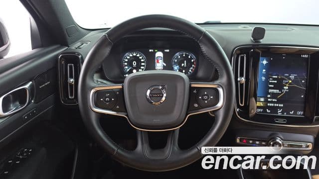 Volvo XC40 2020 — ფოტო 12/20