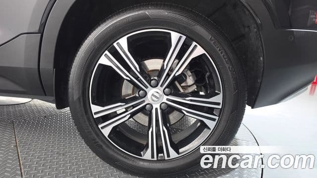 Volvo XC40 2020 — Photo 7/35
