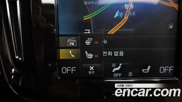 Volvo XC40 2020 — Photo 9/35